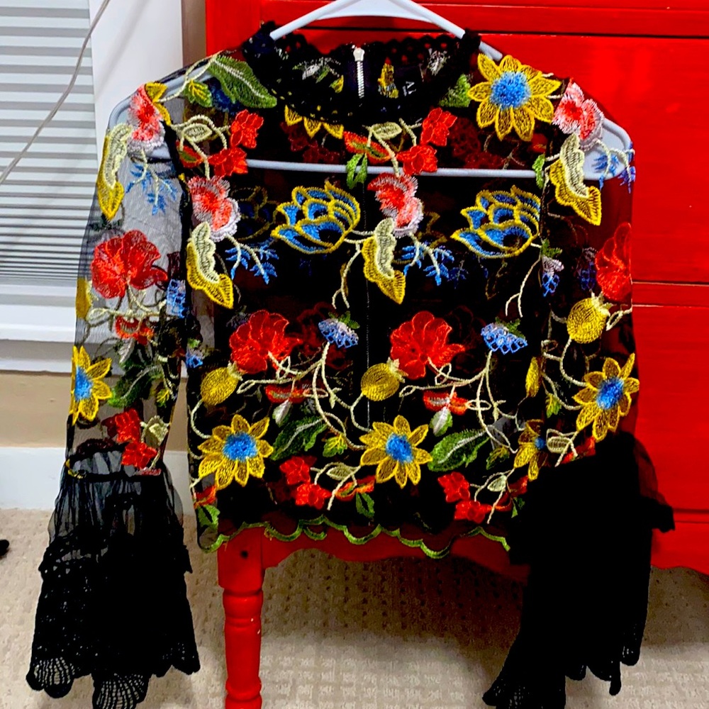 Beautiful Floral Top! New!